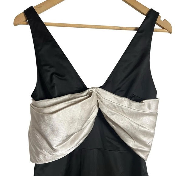 Alexis Marinna Black White Wide Leg Sleeveless V-Neck Cocktail Jumpsuit - Picture 5 of 9